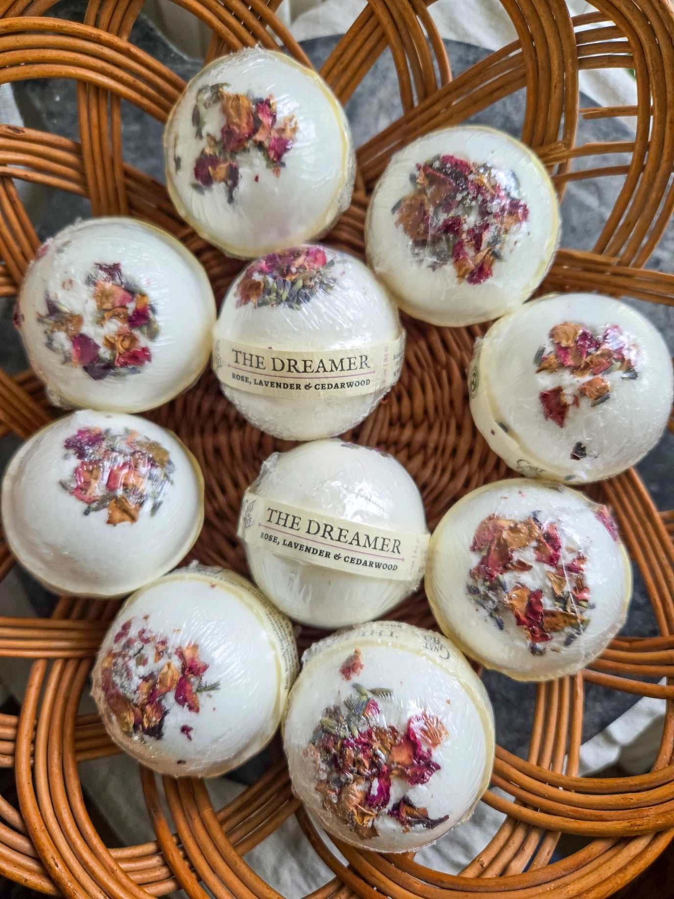 Gnat and Bee Dreamer Bath Bomb