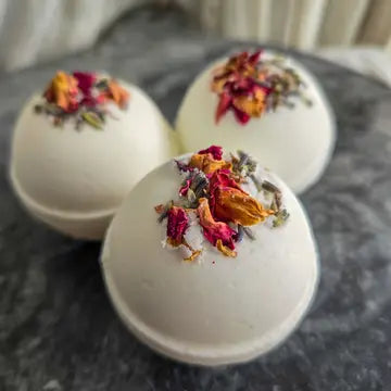 Gnat and Bee Dreamer Bath Bomb